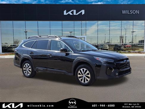 Used 2024 Subaru Outback Premium AWD/4WD image 1