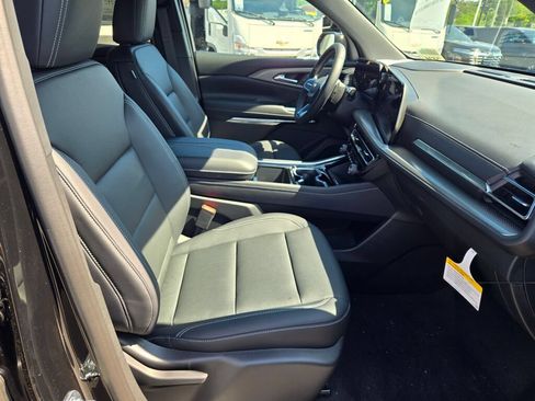 New 2026 Chevrolet Traverse LT w/ Driver Confidence Package AWD/4WD image 4