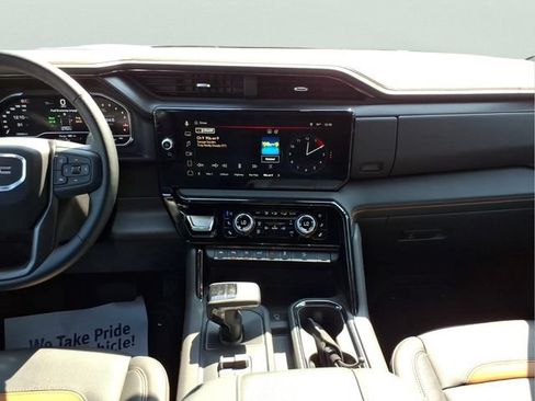 Used 2025 GMC Sierra 1500 AT4 w/ AT4 Premium Package AWD/4WD image 12
