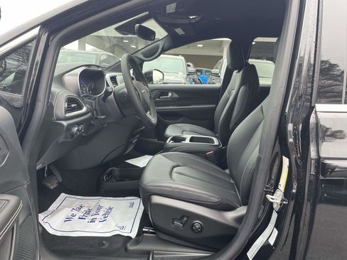 New 2026 Chrysler Pacifica Select image 24