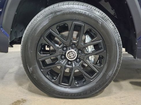 Used 2024 Toyota Tundra Limited AWD/4WD image 29