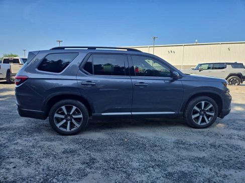 Used 2023 Honda Pilot Touring image 9