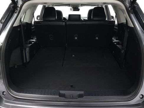 Used 2021 Toyota Highlander XLE FWD image 22