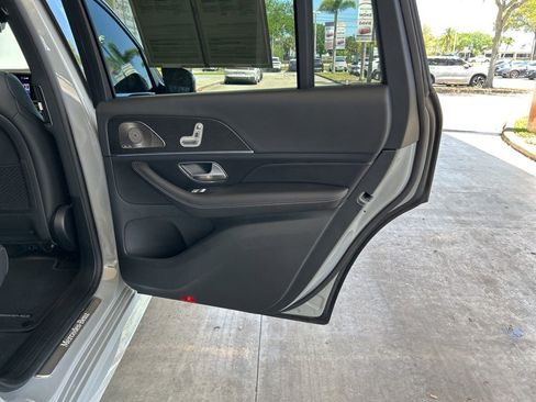 Used 2025 Mercedes-Benz GLS 450 4MATIC w/ AMG Line Exterior image 31