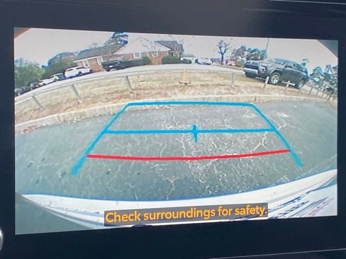 Used 2023 Toyota Highlander LE image 27