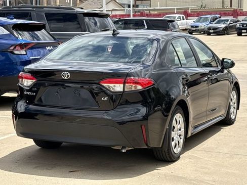 Used 2025 Toyota Corolla LE FWD image 4