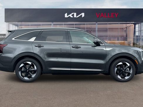 Certified 2026 Kia Sorento EX AWD/4WD image 3