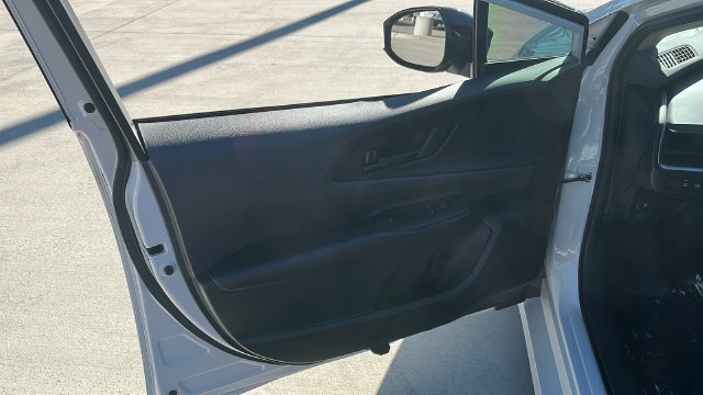 Used 2025 Toyota Prius LE FWD image 5