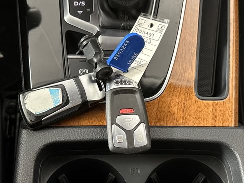 Used 2023 Audi Q5 2.0T Premium w/ Convenience Package image 24