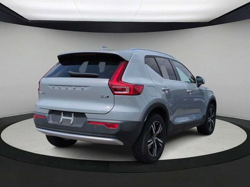 Used 2024 Volvo XC40 B5 Core AWD/4WD image 8