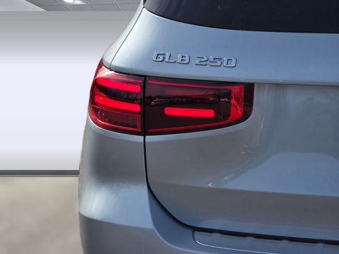 Used 2026 Mercedes-Benz GLB 250 4MATIC image 21