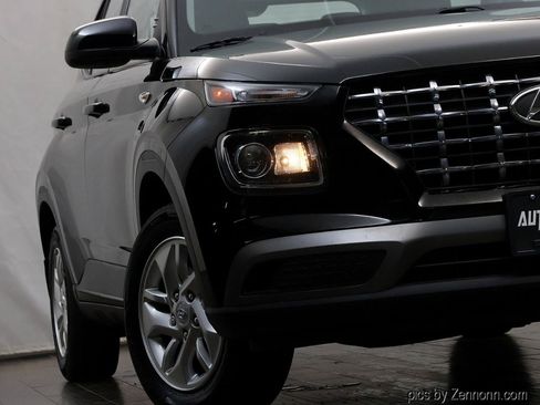 Used 2020 Hyundai Venue SEL FWD image 4