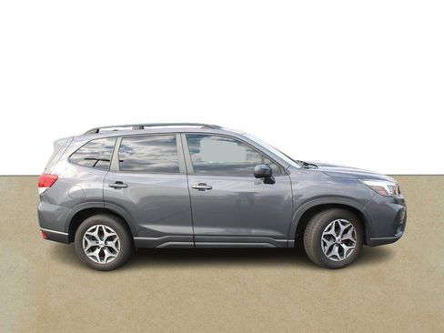 Used 2020 Subaru Forester Premium image 2