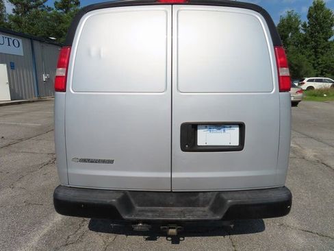 Used 2017 Chevrolet Express 2500 image 5