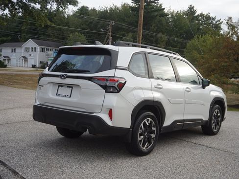 Used 2025 Subaru Forester AWD/4WD image 5