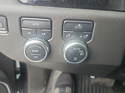 Used 2022 GMC Sierra 1500 SLE AWD/4WD image 8