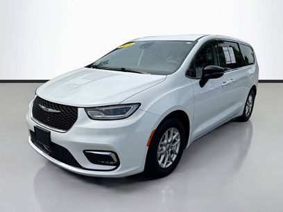 Used 2024 Chrysler Pacifica Touring-L