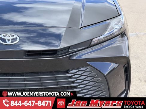 Used 2025 Toyota Camry LE image 4