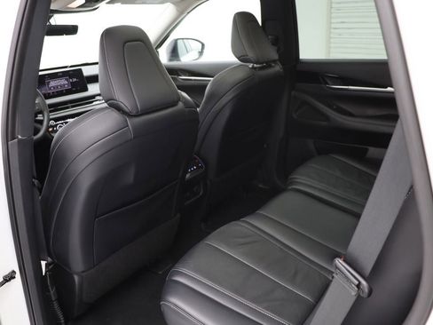 Used 2023 INFINITI QX60 Pure image 10