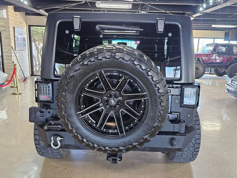 Used 2016 Jeep Wrangler Unlimited Sahara w/ Max Tow Package AWD/4WD image 6