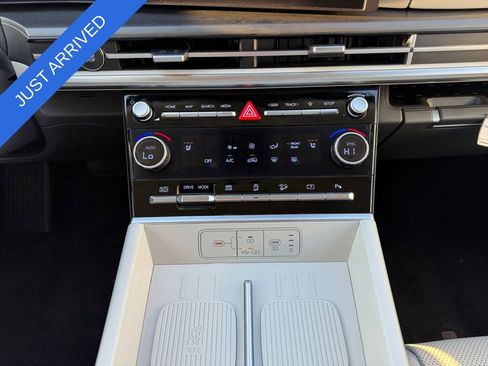Certified 2025 Hyundai Santa Fe SEL AWD/4WD image 11