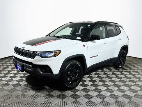 Used 2024 Jeep Compass Trailhawk AWD/4WD image 3