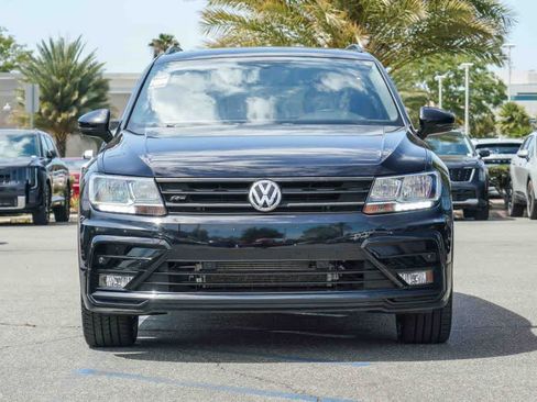 Used 2020 Volkswagen Tiguan SE R-Line FWD image 2