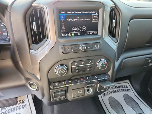 Used 2025 Chevrolet Silverado 2500 W/T AWD/4WD image 20