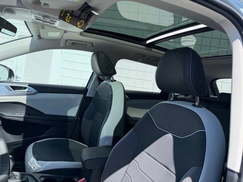 New 2026 Volkswagen Taos SE AWD/4WD image 19