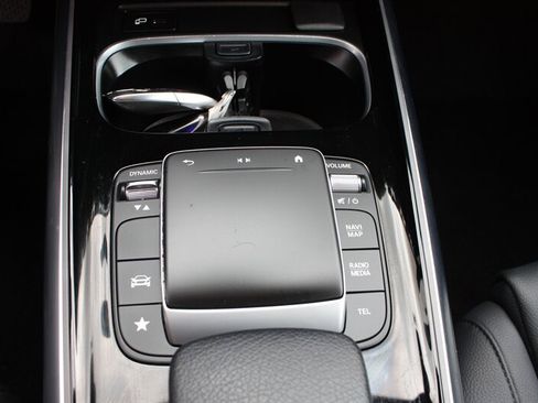 Used 2023 Mercedes-Benz GLA 250 w/ Premium Package image 18