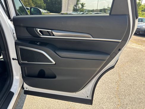 Used 2023 Kia Telluride S FWD image 16