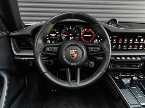 Certified 2022 Porsche 911 Targa 4S w/ Premium Package AWD/4WD image 19