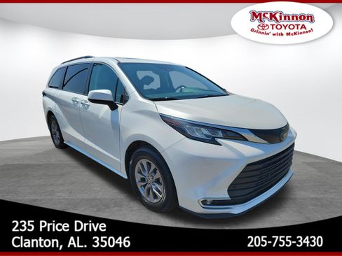 Certified 2023 Toyota Sienna XLE FWD image 1