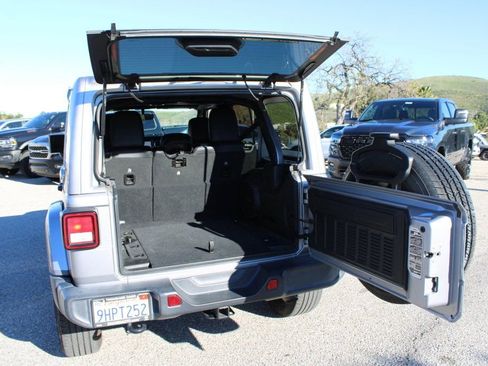 Used 2019 Jeep Wrangler Unlimited Sahara image 29