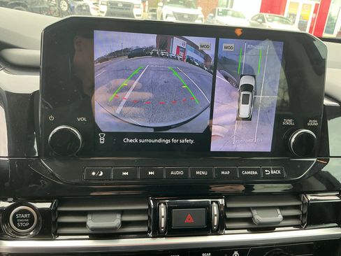 Used 2024 Nissan Pathfinder Platinum w/ Cargo Package image 18