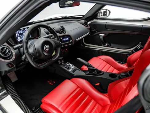 Used 2015 Alfa Romeo 4C Coupe w/ Leather Interior Group image 2