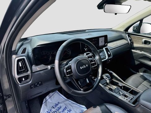 Certified 2022 Kia Sorento X-Line EX AWD/4WD image 12