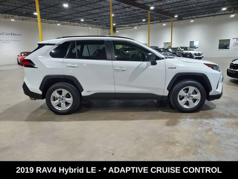 Used 2019 Toyota RAV4 LE AWD/4WD image 3