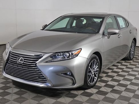 Used 2017 Lexus ES 350 w/ Luxury Package FWD image 11