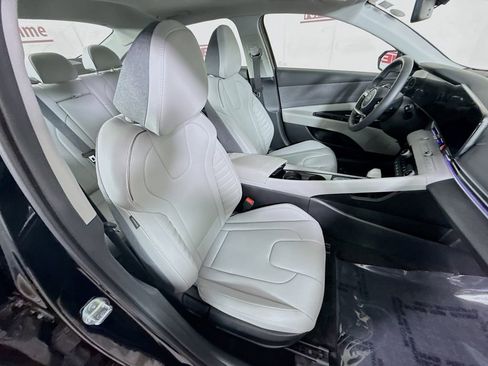 Certified 2025 Hyundai Elantra Limited FWD image 33