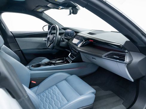 Used 2022 Audi e-tron GT Prestige w/ Prestige Package image 25