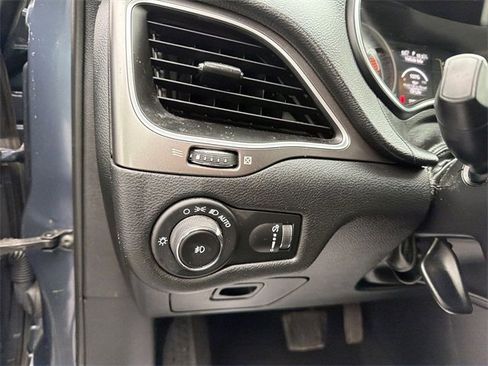 Used 2019 Jeep Cherokee Latitude w/ Popular Appearance Group image 17