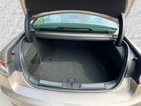 Used 2019 Lincoln Continental Select image 12