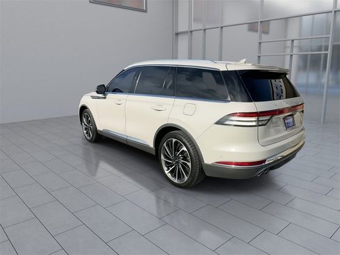 Used 2020 Lincoln Aviator Reserve w/ Equipment Group 202A image 6