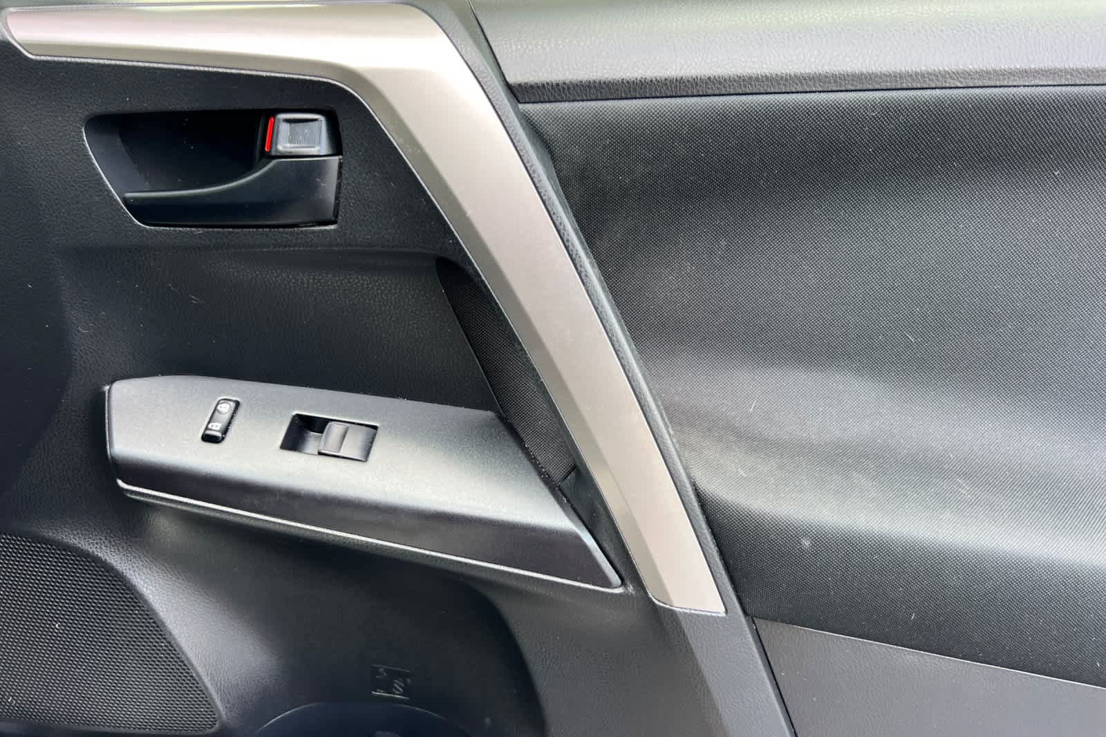 Used 2017 Toyota RAV4 LE w/ Carpet Mat Package FWD image 18