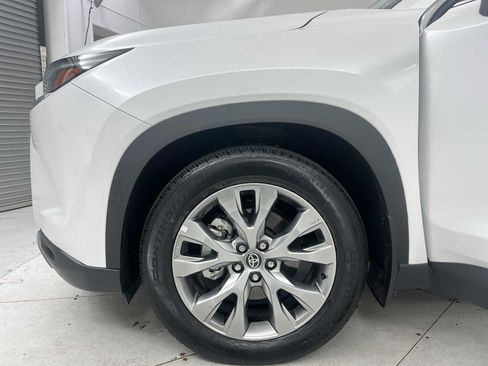 Used 2024 Toyota Grand Highlander AWD image 25
