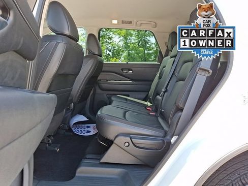 Used 2023 Nissan Pathfinder SL AWD/4WD image 13