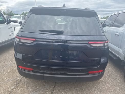 Used 2024 Jeep Grand Cherokee Limited w/ Luxury Tech Group II AWD/4WD image 13