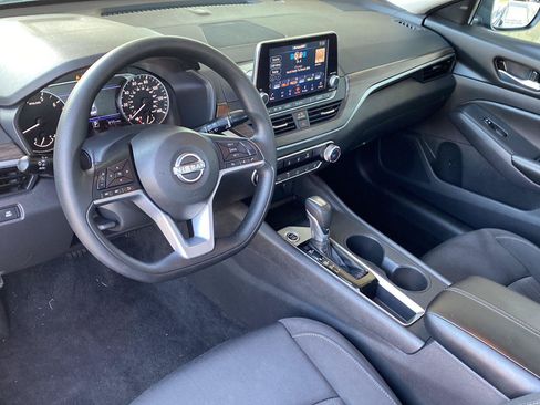 Certified 2025 Nissan Altima 2.5 SV FWD image 15