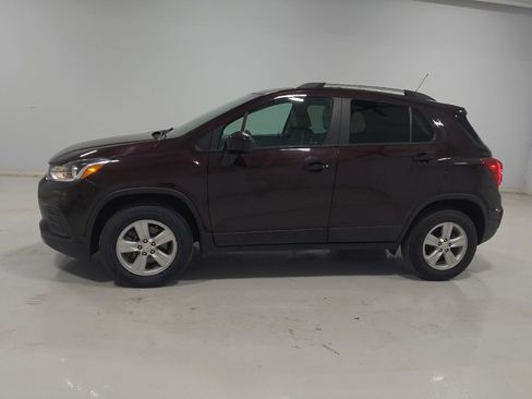 Used 2021 Chevrolet Trax LT w/ LT Convenience Package AWD/4WD image 2